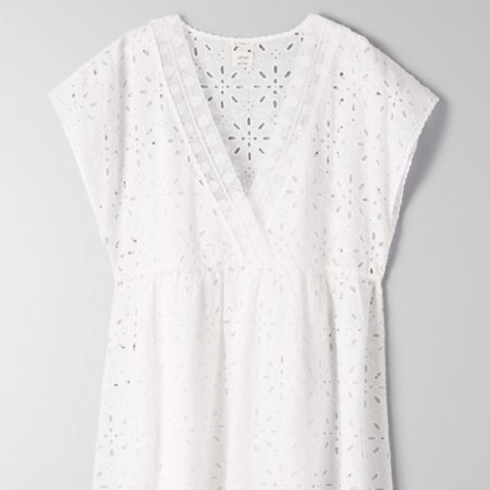 Brand new Aritzia eyelet dress